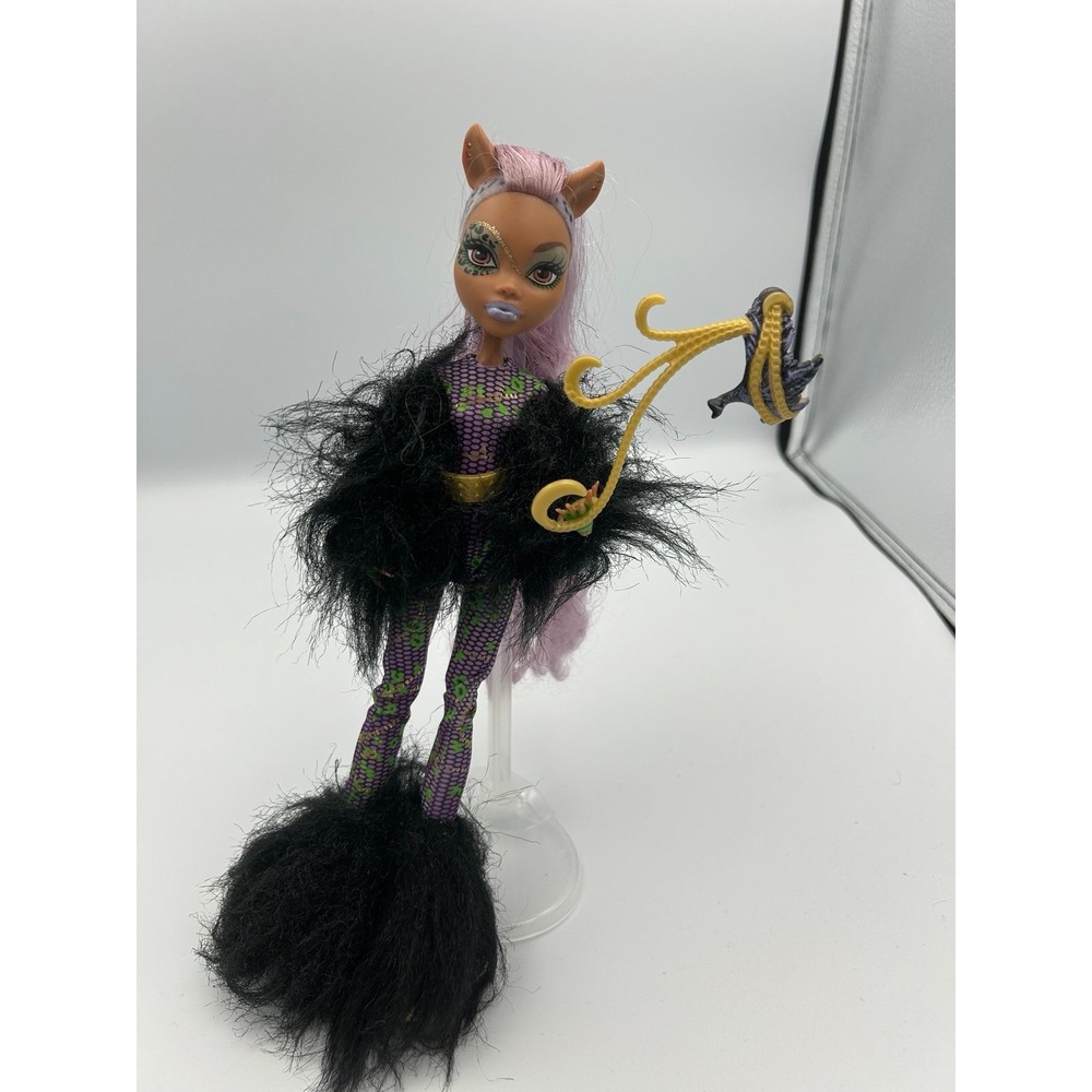 Monster High Ghouls Rule Clawdeen Wolf fashion doll